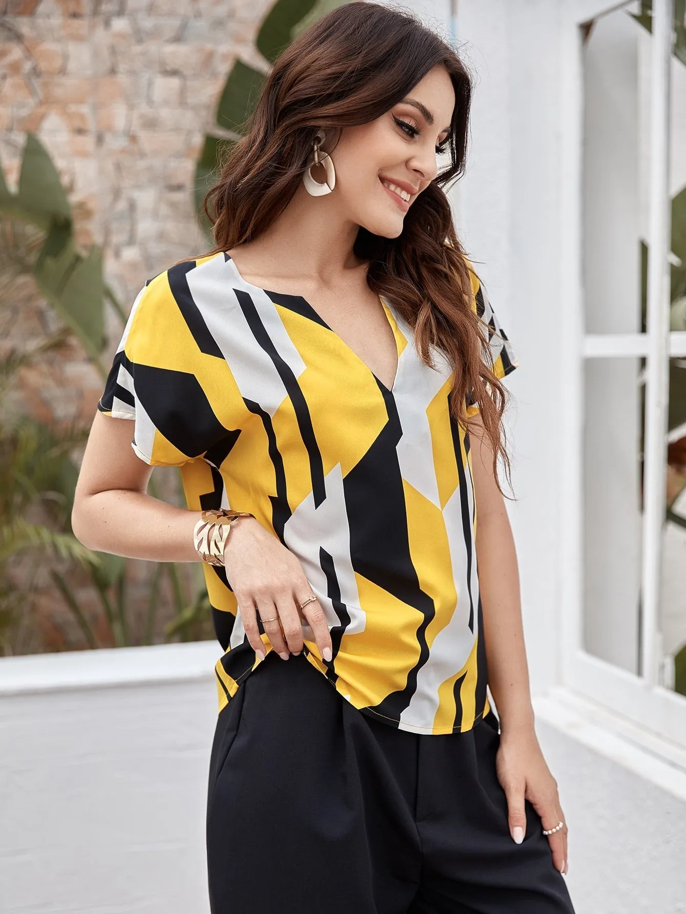 Classy V Neck Geometric Print Crepe Top