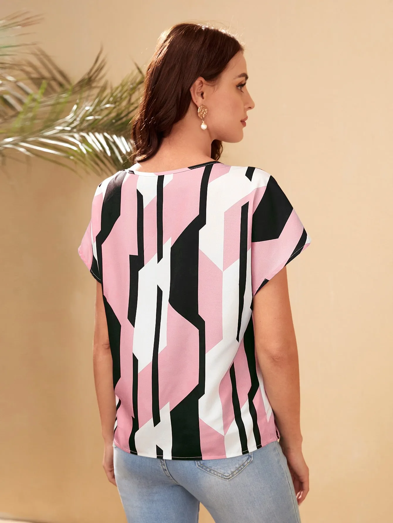 Classy V Neck Geometric Print Crepe Top