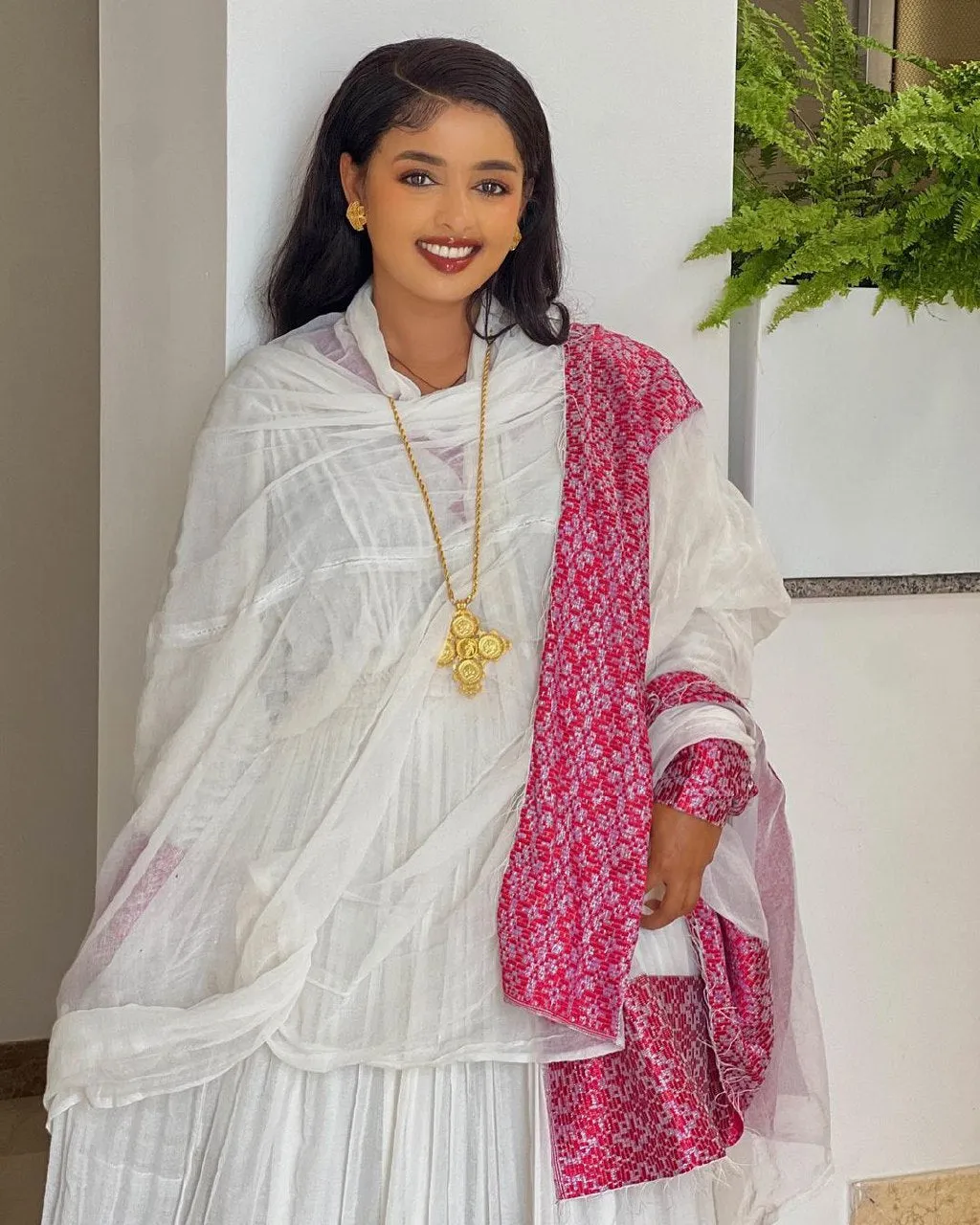 Elegant Ethiopian Dress Modern Habesha Dress in Captivating Pink Design